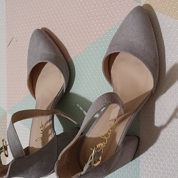Lulu's Grey Stileto Heel size 5.5 - Picture 9 of 10